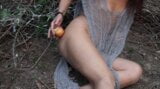 Manzana rodando por cuerpo snapshot 4