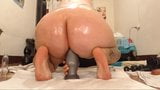 Gioco anale con enormi dildo snapshot 7