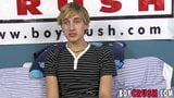 Blonde twink neukt zichzelf met een dildo tijdens solo masturbatie snapshot 10