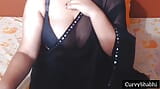 Desi sexy Bhabhi in zwarte saree snapshot 3