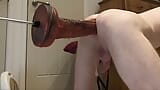 Gat vernield. harde en snelle training met gigantische dildo op de neukmachine snapshot 4