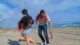 Amateur krijgt meer dan zonnebaden op het strand snapshot 3