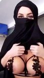 Femme arabe sexy, gros seins snapshot 5