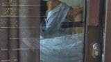 Вуайерист застукал пару, занимающуюся сексом за распахнутыми шторами раком, камшот раком snapshot 2