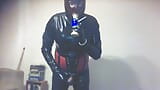 LatexPeti Catsuitban ,kesztyűben cigarettázik snapshot 13