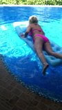 mi rubia en la piscina snapshot 2