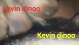 Kevin Dinoo com beleza traseira snapshot 4