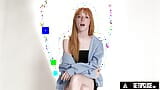 De perto - como as mulheres orgasmo com minúscula adolescente ruiva Madi Collins! INTENSO ORGASMO HITACHI! CENA COMPLETA snapshot 12