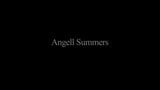 Angels Summers в черных чулках наблюдает за зрителями snapshot 1