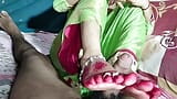 Desi süßer bhabhi, hübscher footjob snapshot 5