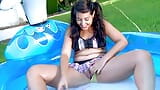 Festa na piscina do jardim snapshot 2