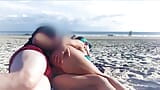 Milf tidak mengharapkan kontol di anus tepat di pantai! snapshot 5