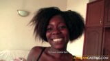 Real africana amateur adolescente chupando polla blanca en casting snapshot 2