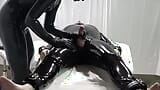 Latex danielle - mon orgasme est le premier, les esclaves ont besoin d'attendre. vidéo complète snapshot 14