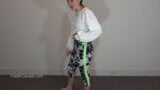 Grinding dance in pretty yoga pants leggings snapshot 2
