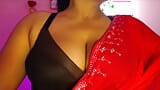 Rasbhari chica sacó sus tetas y jugó con sus pezones. snapshot 5