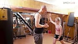 Allenamento fottuto con l'arrapante bionda sara bell in palestra, con Capitano Eric snapshot 2