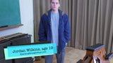 Teen Teen gerade Junge auf einer Spanking-Bank geschnallt snapshot 2