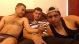 Tres chicos en webcam snapshot 1