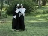 El diablo convierte la santidad en pecado. Monjas lesbianas snapshot 5