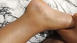 Массаж задницы раком, настоящий любительский фут-фетиш, массаж ног snapshot 3