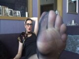 Lady Victoria Valente: Lick my heels and cum my feet snapshot 8