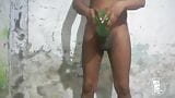 Pik in de fles en masturbatie - Indische jongen heeft plezier snapshot 3