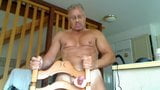 Sexy lichaam papa neukt pocket poesje op zijn plaats gehouden door stoel snapshot 8