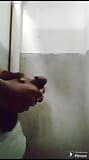 Seksowny chłopak z Bangladeszu cieszy się w toalecie snapshot 12