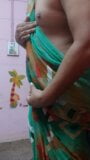 Indische shemale in saree geneukt snapshot 15