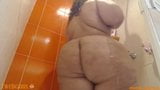 Gordita en la ducha snapshot 3