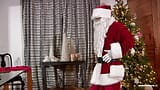 Santa ricky memuntahkan hadiahnya di atas meja - maskurbate snapshot 2
