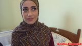 Una ragazza musulmana sbattuta schizzava in bocca snapshot 2