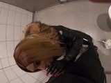 Svenja suce la bite d'un inconnu dans les toilettes de l'autoroute snapshot 6