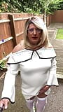 Amatorski Crossdresser Kellycd2022 Seksowna MILF w białych pończochach snapshot 2