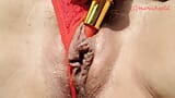 발코니에서 섹시한 Ns 시오후키로 빨간 팬티를 입고 자위하는 핫한 밀프 뮌헨골드. 내 보지를 핥아줘 snapshot 4