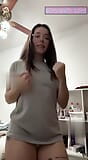LATINA DOKUCZA! Gruba latynoska nastolatka seksowny taniec snapshot 3