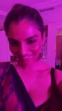 Anveshi jain ao vivo em saree vermelho - conversa quente snapshot 4