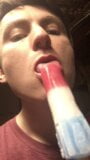 Sucer une glace juteuse snapshot 2