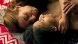 Lola Zackow e Madeleine Martin, amore lesbico - distopia snapshot 10