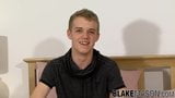 Jonge Britse homo Ash Williams streelt zijn enorme lul snapshot 14