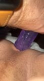 La vergine curiosa gioca con il suo dildo più nuovo e più grande snapshot 2