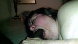 O femeie albă mare și frumoasă suge o pulă neagră și are parte de ejaculare facială snapshot 8