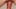 Die rasierte muschi eines teenagers in nahaufnahme gefistet