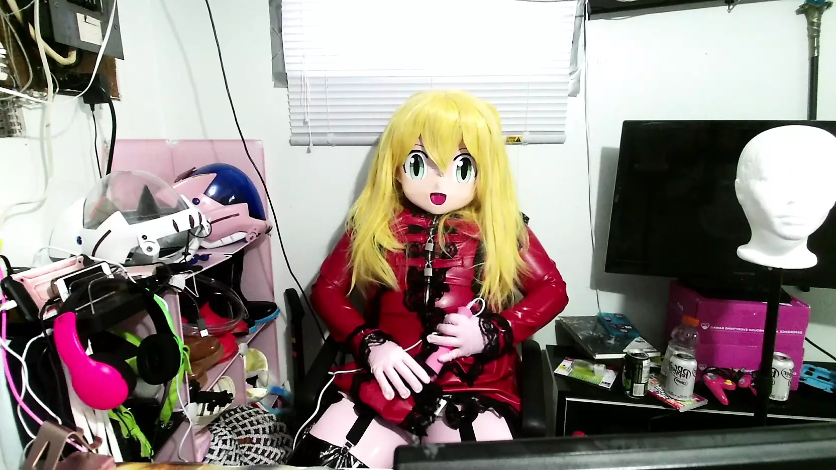 Watch Latex Kigurumi Sissy Maid Breathplay and Vibrator shemale video on xH...