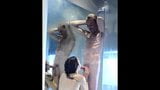 रानी मोना और कैंडी मैन एक साथ स्नान करते हैं snapshot 7