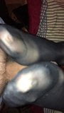 Masturbare cu picioarele cu două ciorapi diferiți snapshot 5