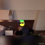 Une femme s'amuse dans un hôtel snapshot 1