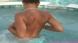 Tetas grandes junto a la piscina snapshot 3