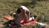 Compartiendo un suave beso al aire libre, la pareja de lesbianas se calienta y sacan su cinturón snapshot 14